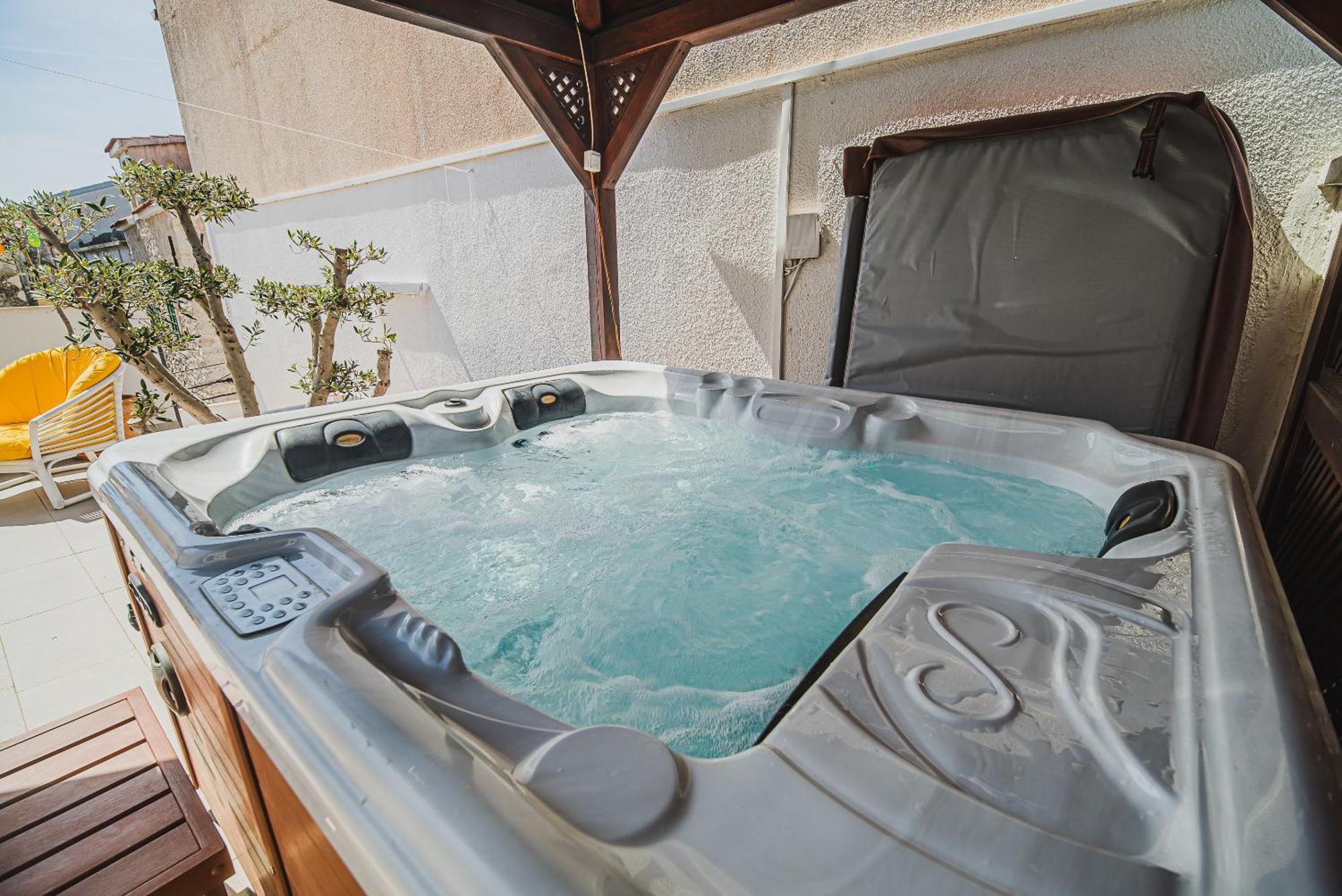 Downtown Luxury Apartments With Hot Tub Vodice Pokój zdjęcie