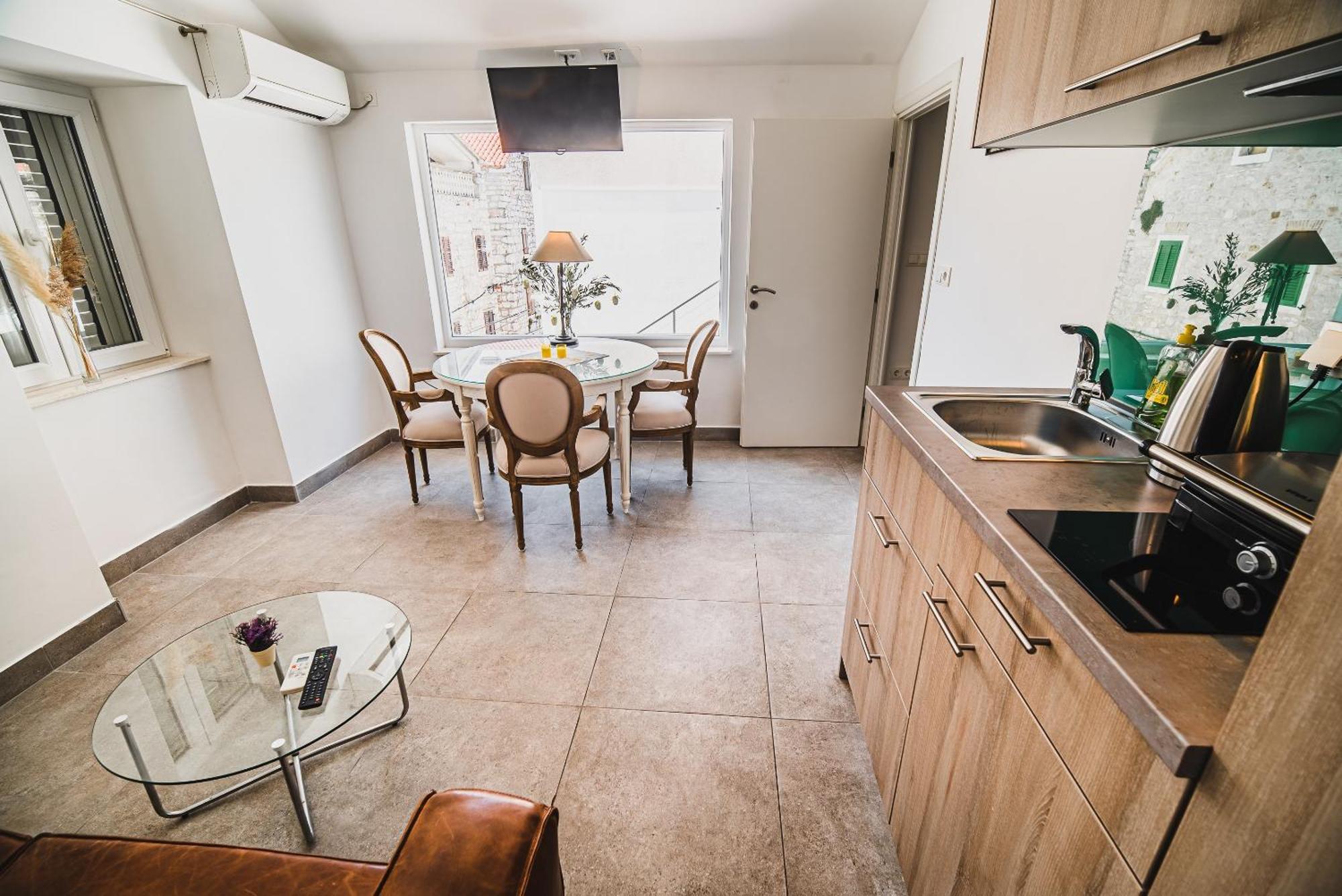 Downtown Luxury Apartments With Hot Tub Vodice Pokój zdjęcie