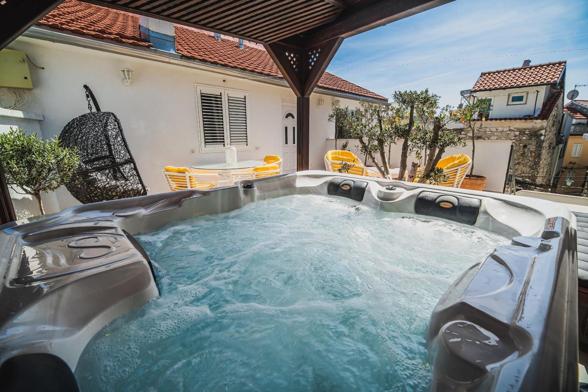 Downtown Luxury Apartments With Hot Tub Vodice Pokój zdjęcie